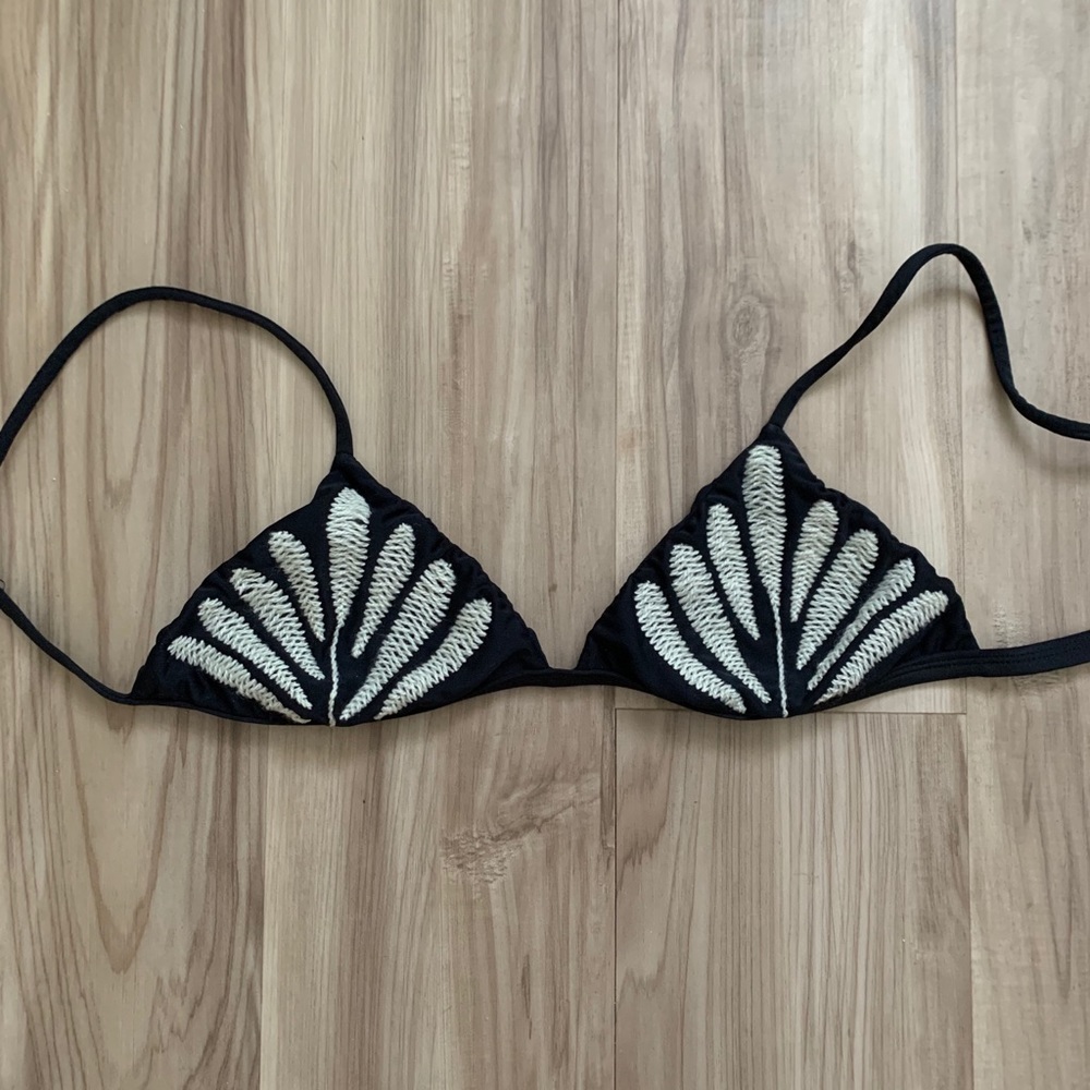 ✨SOLD✨ Posh Pua Shell Bikini Top